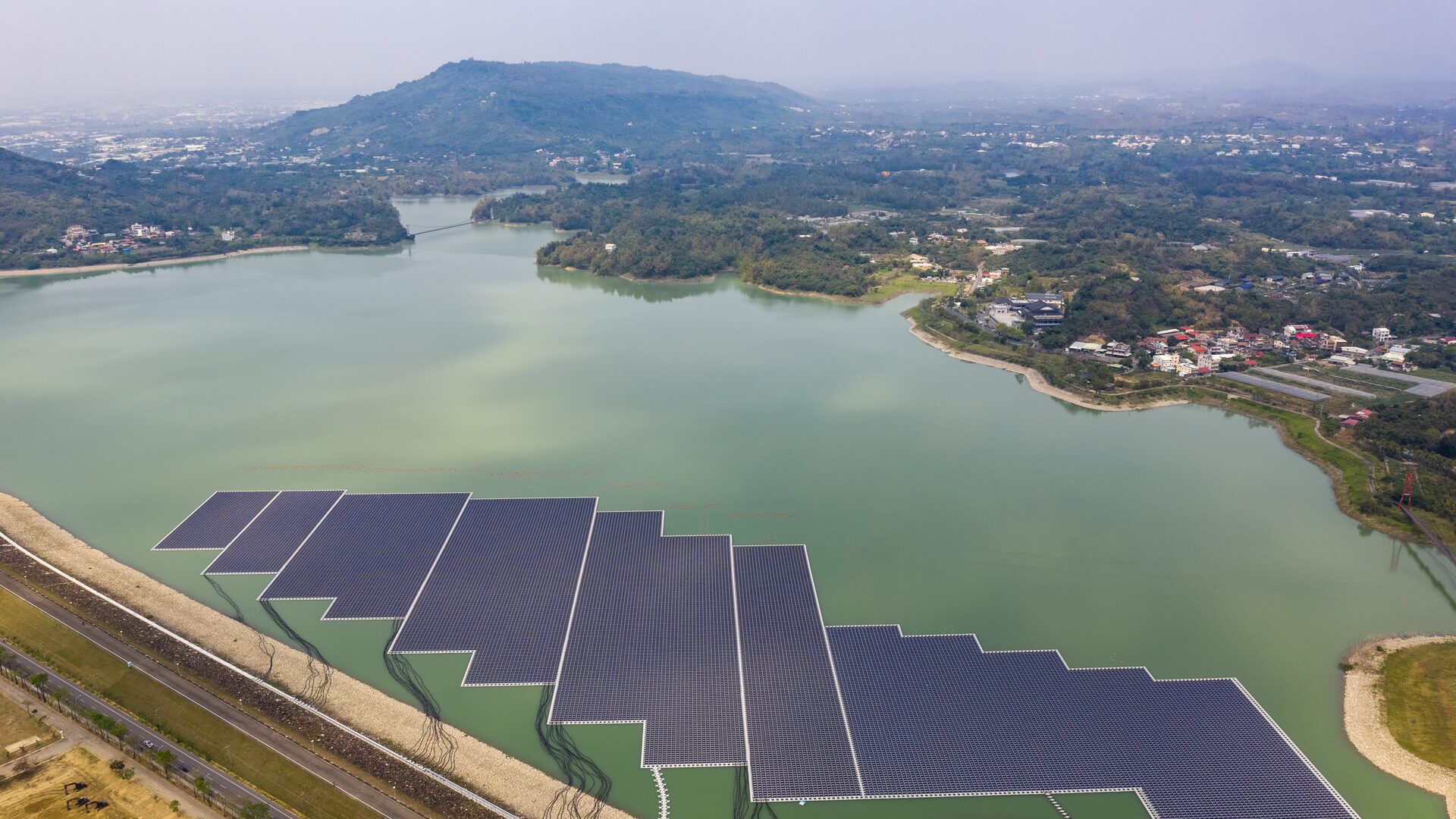 Reservoir floating solar — expanding green power without taking up land